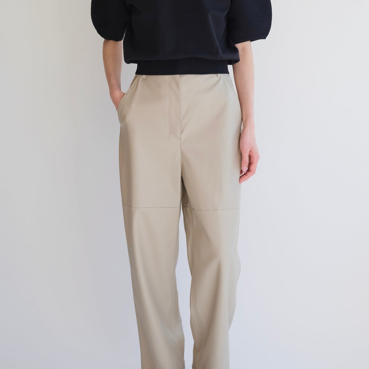 Synthetic leather Tapered pants_Beige– IIROT
