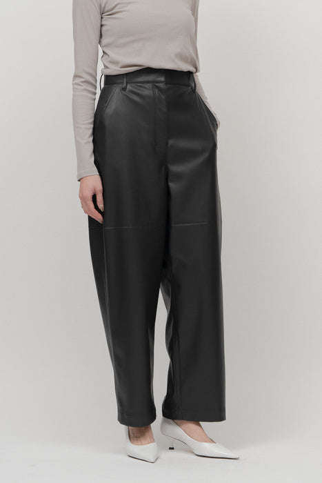 Synthetic leather Tapered pant_Black