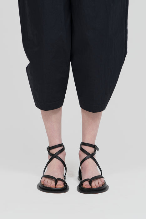 Leather Hold Thumb Sandal_Black