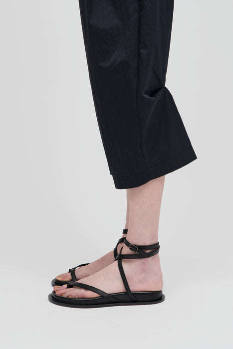 Leather Hold Thumb Sandal_Black