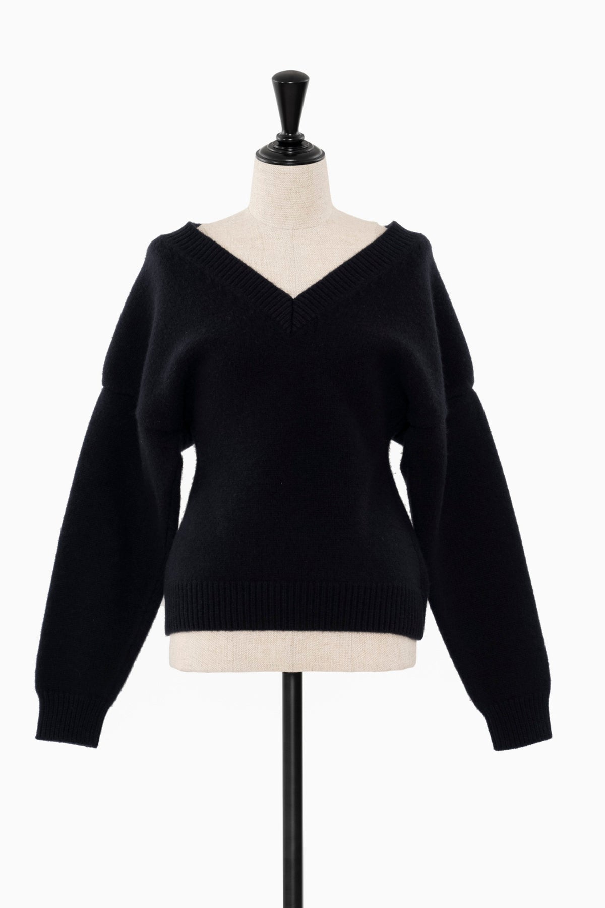 Extra fine lambswool V-neck knit